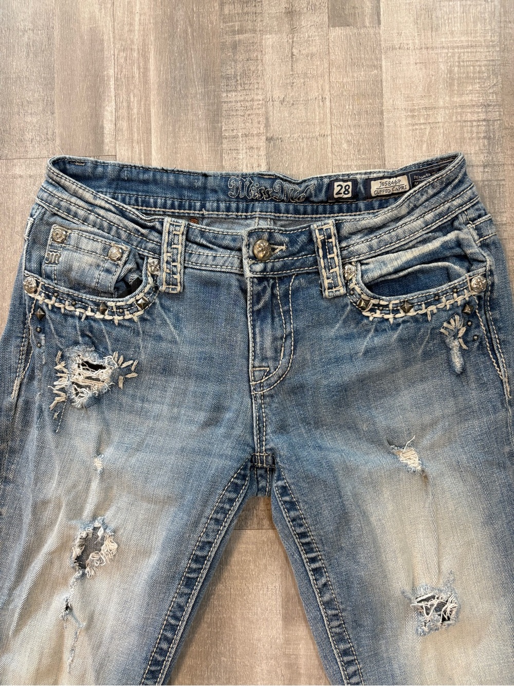Miss Me Jeans Women’s Size 28 Capri Distressed Studded Bling Stretch Jeans